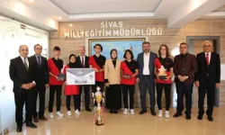 Sivaslı Öğrenciler Robot Yarışmasında Dereceye Girdi