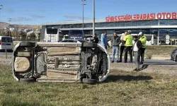 Sivas'ta Kontrolden Çıkan Otomobil Yan Yattı! 