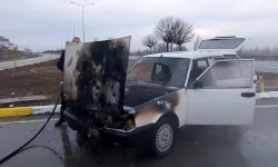 Sivas'ta Seyir Halindeki Otomobilin Motoru Alev Aldı! 