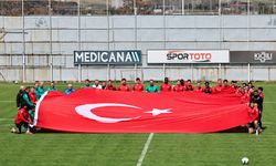 Sivasspor çocuklar için dev bayrak açtı!