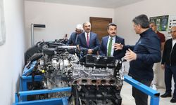 Erdoğan, Teknik Anadolu Lisesini ziyaret etti