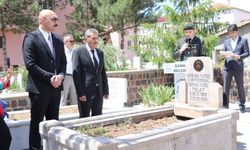 Emekli Korgeneral Polat, Sivas'ta mezarı başında anıldı