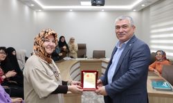 Saklavcı’ya  Plaket Takdimi