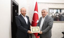 Kahraman din görevlisine plaket