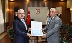 Vali Şimşek, kurbanını bağışladı