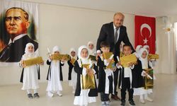 Kur'an Kursu'ndan mezun olan gençler heyecan yaşadı