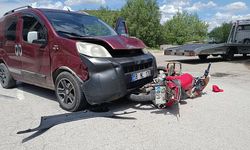 Sivas'ta otomobille motosiklet çarpıştı!