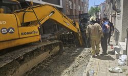 İstanbul'da yol çöktü! 1 işçi göçük altında