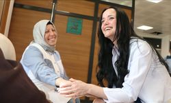 "Kahkaha yogası" ile kemoterapiye moralli giriyorlar
