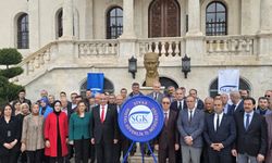 Sivas SGK Ailesi, Anıta Çelenk Sundu