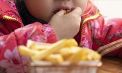 Yemeği az çiğneyen çocuklar obeziteye yatkınlığı artırıyor!