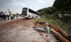 Yolcu otobüsü ile kamyon çarpıştı