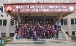 Zara MYO'da mezuniyet sevinci