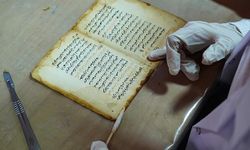 Tarihi yazma eserler üniversiteli gençlerin elinde geleceğe taşınıyor