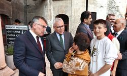 Sivas'ta Protokol Tarihi Medresede Bayramlaştı