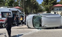Sivas'ta otomobille hafif ticari araç çarpıştı: 4 kişi yaralandı