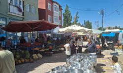 Ulaş'ta semt pazarı yeni yerinde kuruldu