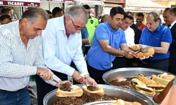 Gürün'de kavurma ikramlı bayramlaşma