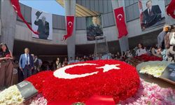 Süleyman Demirel mezarı başında anıldı