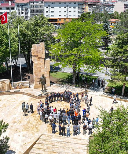 Sivas'ta Atatürk Anıtı'nın çevre düzenlemesi tamamlandı
