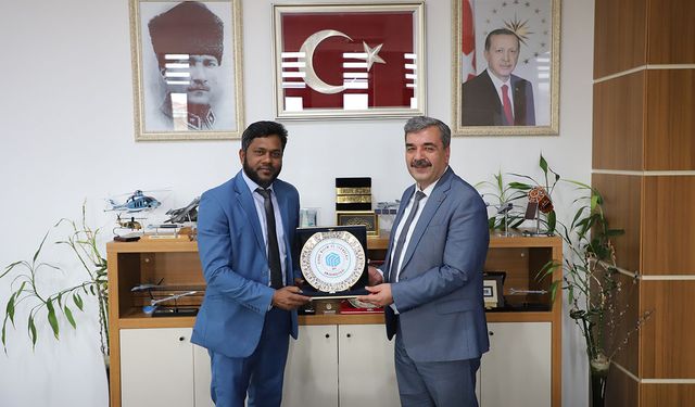 SBTÜ’de ders verdi