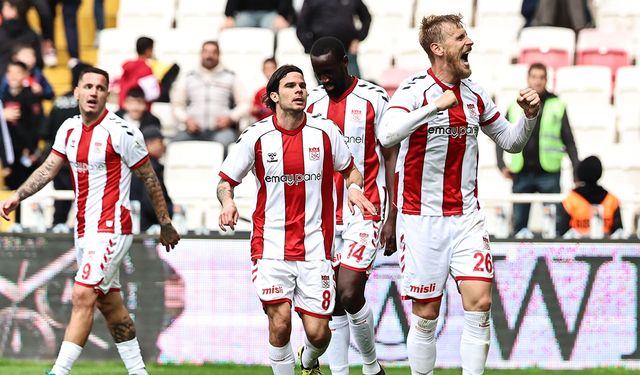 Sivasspor, Antalyaspor'u yenerek ligde 9. galibiyetini aldı!