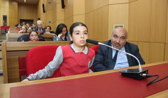 Sivas'ta Çocuklar Meclis Kürsüsünden Ülkenin Geleceğini Konuştu