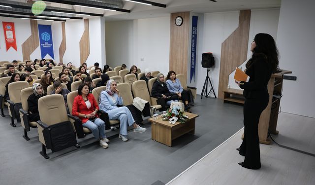 SBTÜ'de aile içi iletişimin önemi anlatıldı