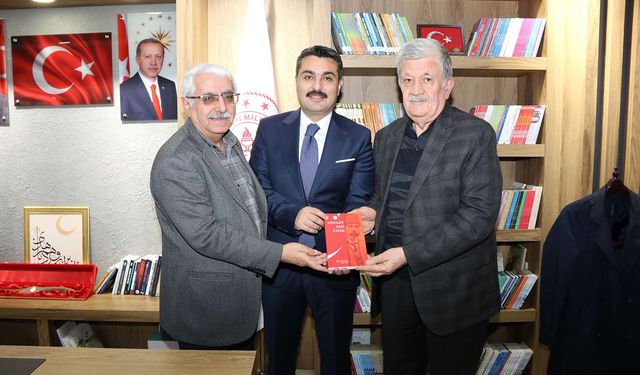 Kaleme aldıkları kitabı hediye ettiler