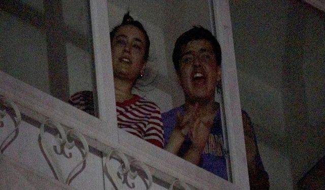 Cani koca boşanma davası açan eşine kızdı, evi ateşe verdi!