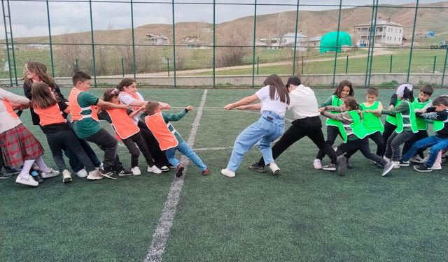 Sivas'ta Lise ve Köy Okulu Öğrencileri Kaynaştı