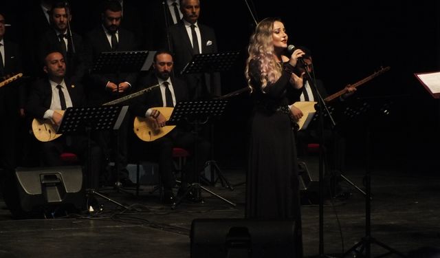 Sivas'ta Devlet THM korosu ses sanatçıları konser verdi