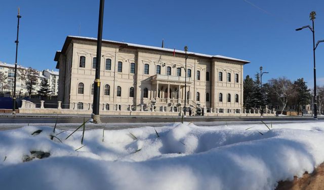 Sivas'ta termometreler eksi 16'yı gördü!