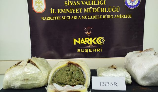 Vatandaşları zehirleyeceklerdi! Sivas'ta 5 kilo esrar ele geçirildi