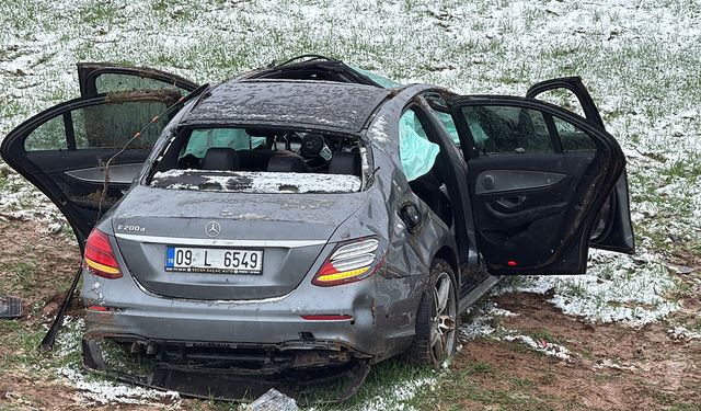 Nişana giden araç Sivas'ta şarampole uçtu! 2'si ağır 3 yaralı