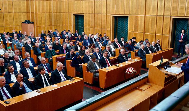 Davutoğlu ve Arıkan, Yeni Yol Grup Toplantısı'nda konuştu