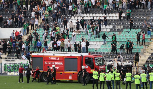 Denizlispor ilk kez amatöre düştü, taraftar stadı yaktı