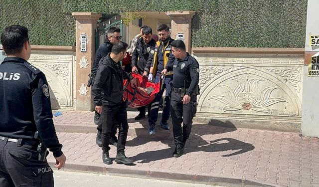 Eşini bıçaklayıp, intihara kalkıştı