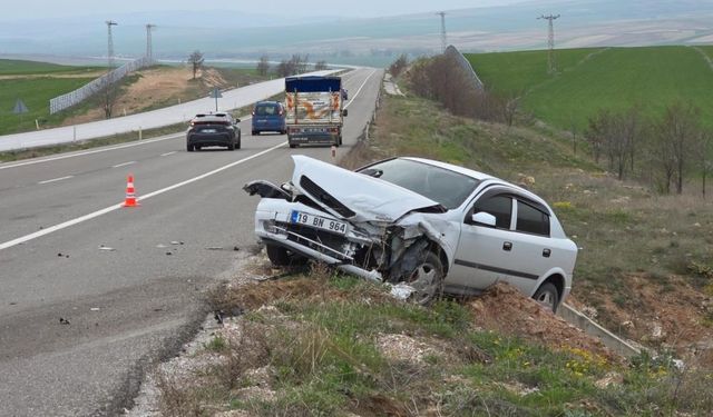 Sivas'tan Yozgat'a giden otomobil kaza yaptı!
