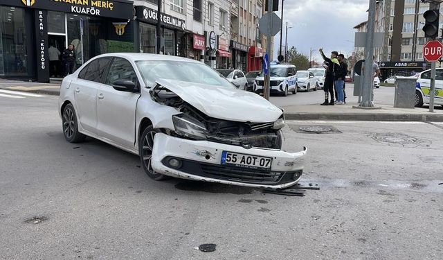 Sivas'ta araçlar çarpıştı