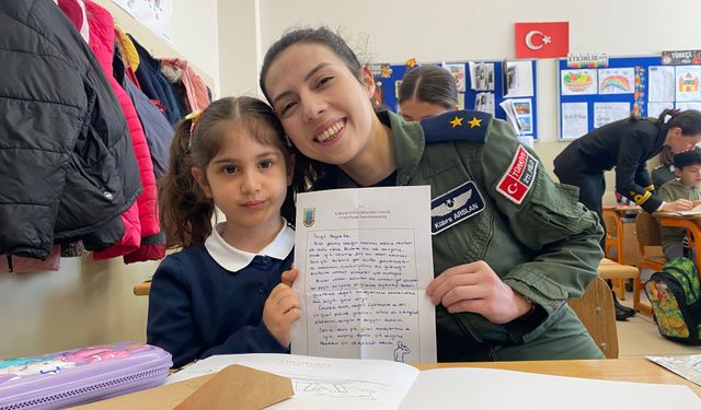 Mehmetçikten 1'inci sınıf öğrencilerinin mektuplarına cevap