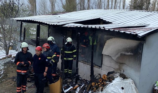 Prefabrik evde çıkan yangında 2 çocuk öldü