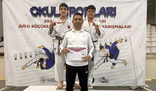 Sivas’a Madalyalarla Döndüler