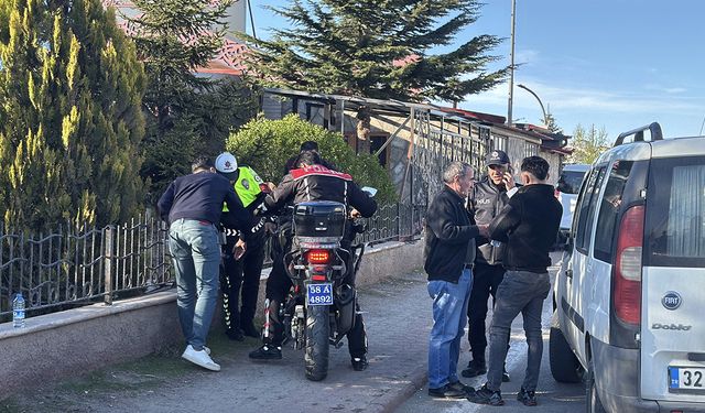 Sivas'ta şüpheli aracı kovalayan polis kaza yaptı