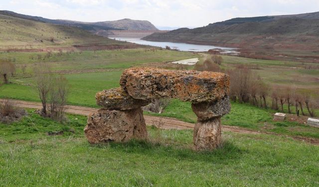 Sivas'taki Köyde Kimsenin Dokunmadığı Taş! Sırrı Ortaya Çıktı...