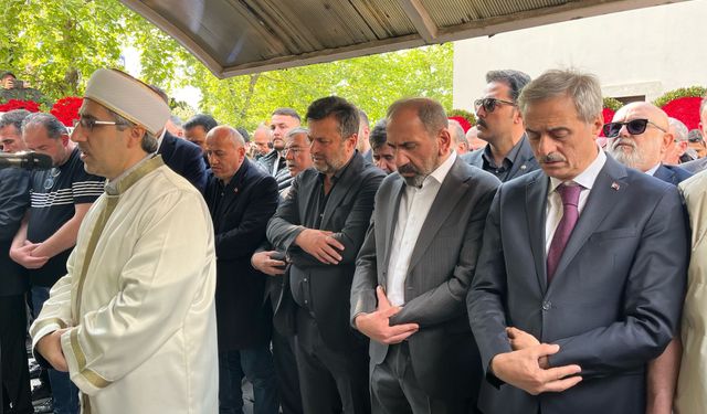 Sivasspor eski teknik direktörü gözyaşları için kızını son yolculuğuna uğurladı