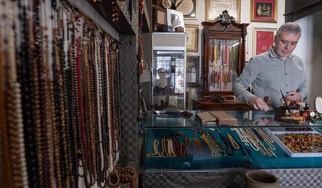 Geleneksel el sanatları ustası, anıları tespih tanelerine işliyor