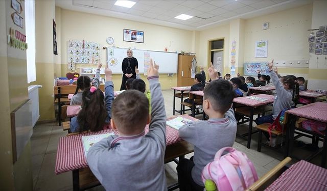 20 milyon öğrenci, 1 milyon 200 bin öğretmen dersbaşı yaptı