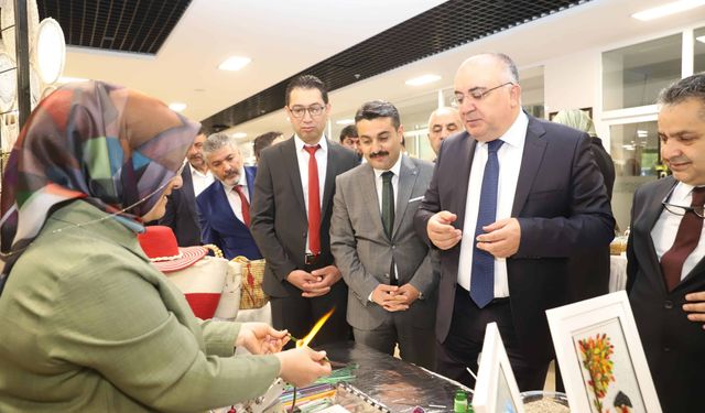 Yıl sonu sergisi açıldı