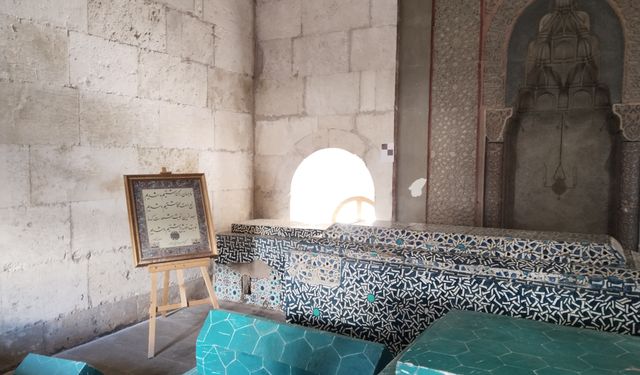 Selçuklu Sultanı İzzettin Keykavus’un Türbesi Zamana Direniyor